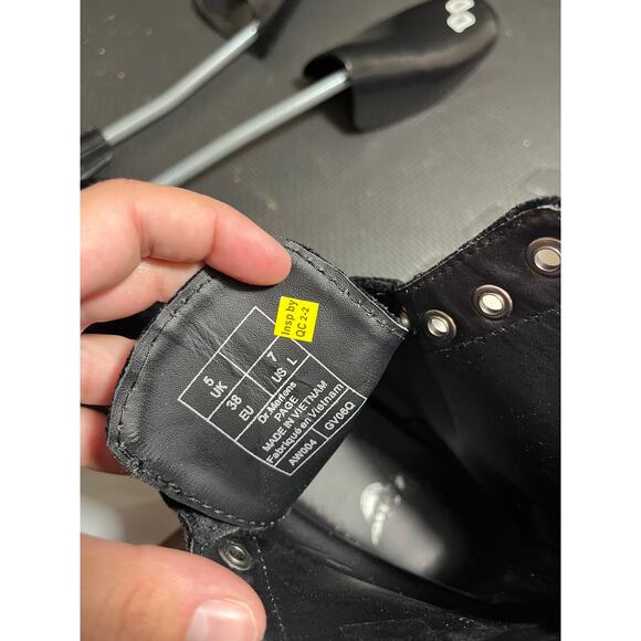 Doc Dr Martens Page Black Velvet Combat Boots Womens Size 7 Grunge Moto Emo - Picture 9 of 9